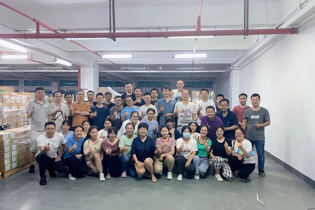 同心聚力 戰(zhàn)高溫酷暑，英唐智控圓滿完成深圳倉搬遷工作